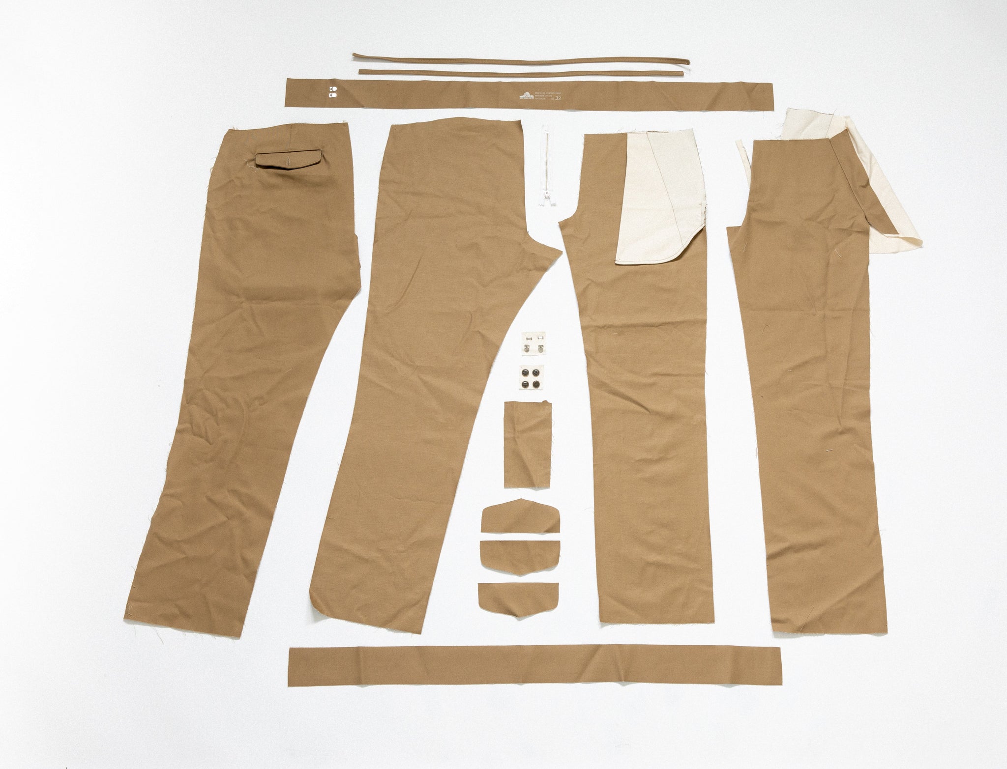THE DECONSTRUCTED CHINO<h4 class="blog__title-sub">SUM OF ITS PARTS</h4>