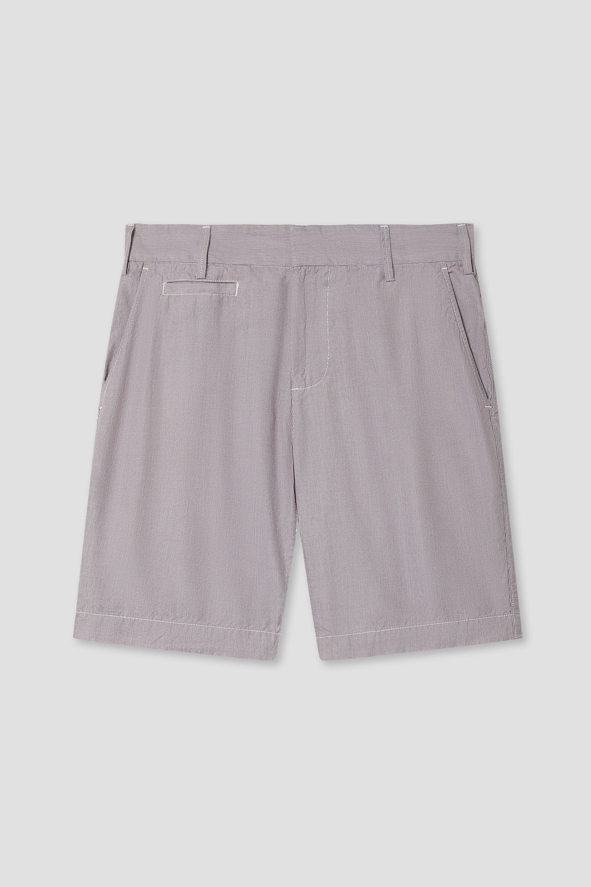 Striped bermuda shorts with elastic waistband and side pockets, light gray
