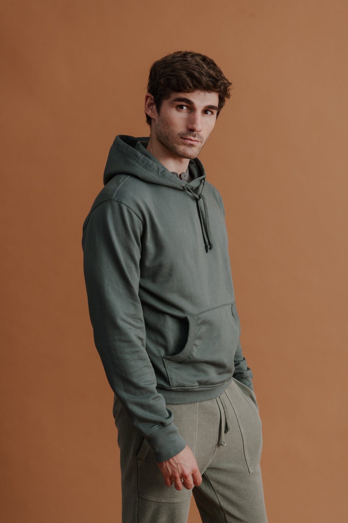 Sudadera con capucha y cuello alto Supima