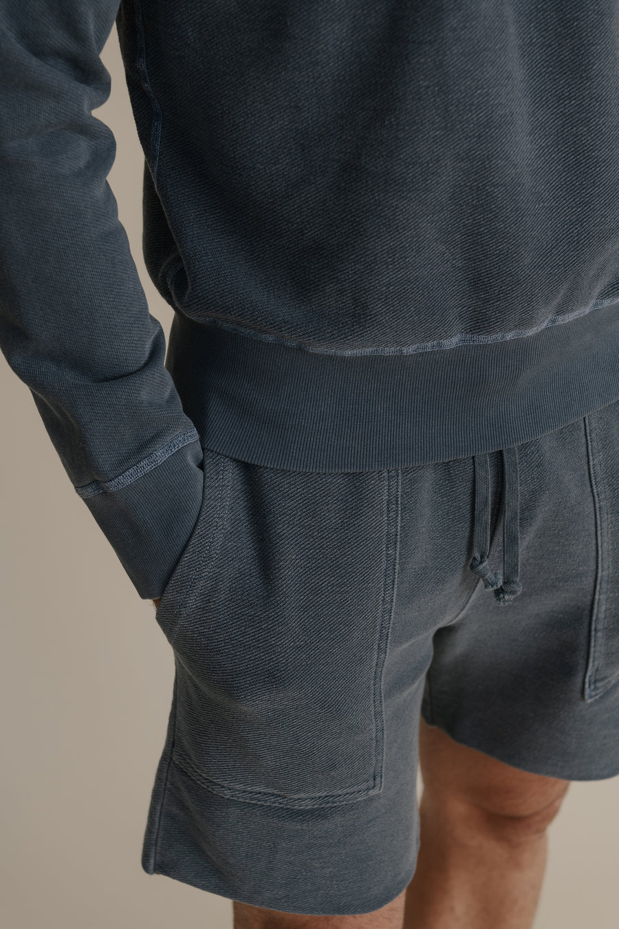 Pantalones cortos deportivos utilitarios de rizo con espalda de sarga americana